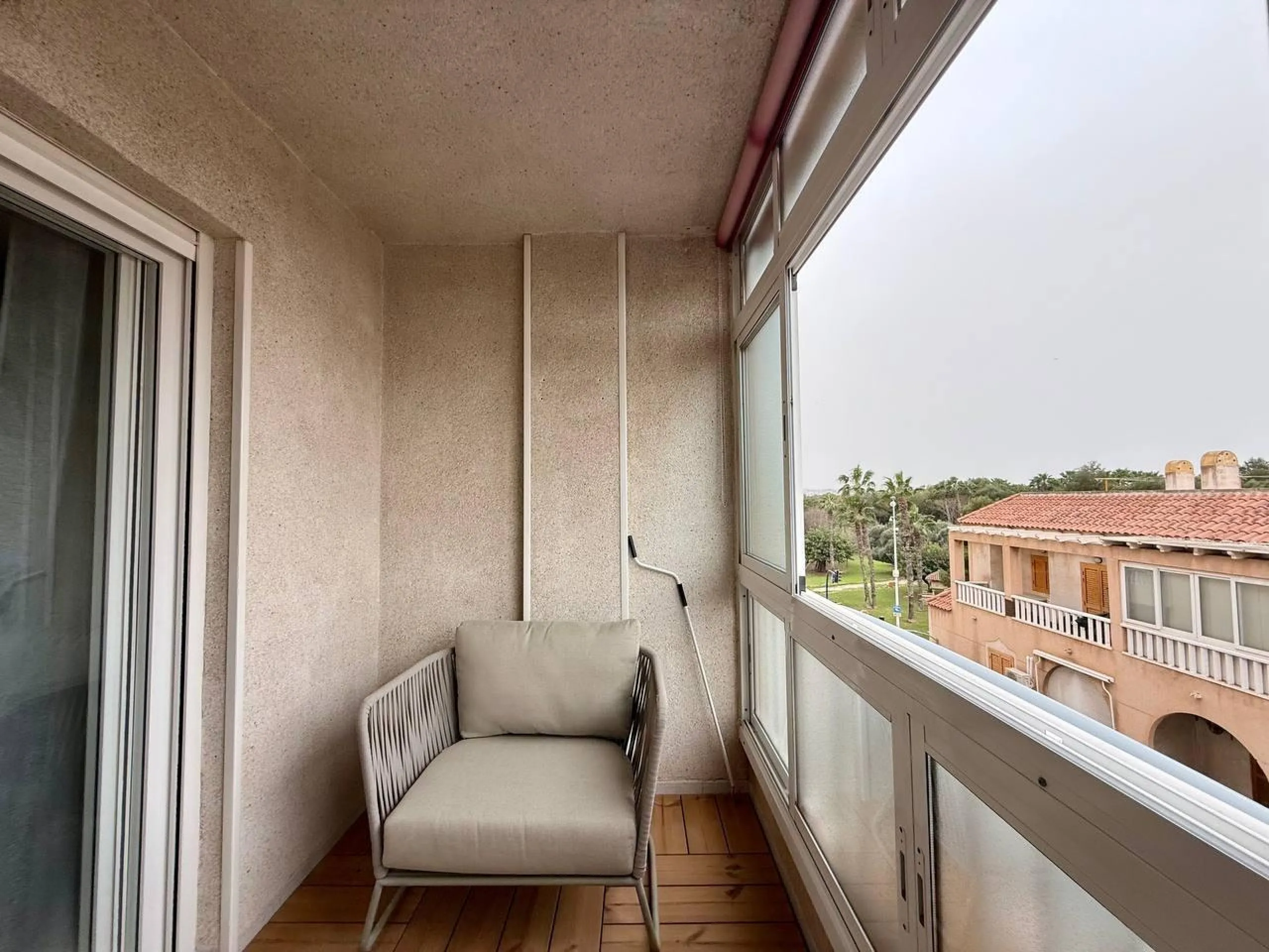 Exclusive Renovated Apartment with 2 Bedrooms, 1 Bathroom, and Pool, 250 m. from the Beach