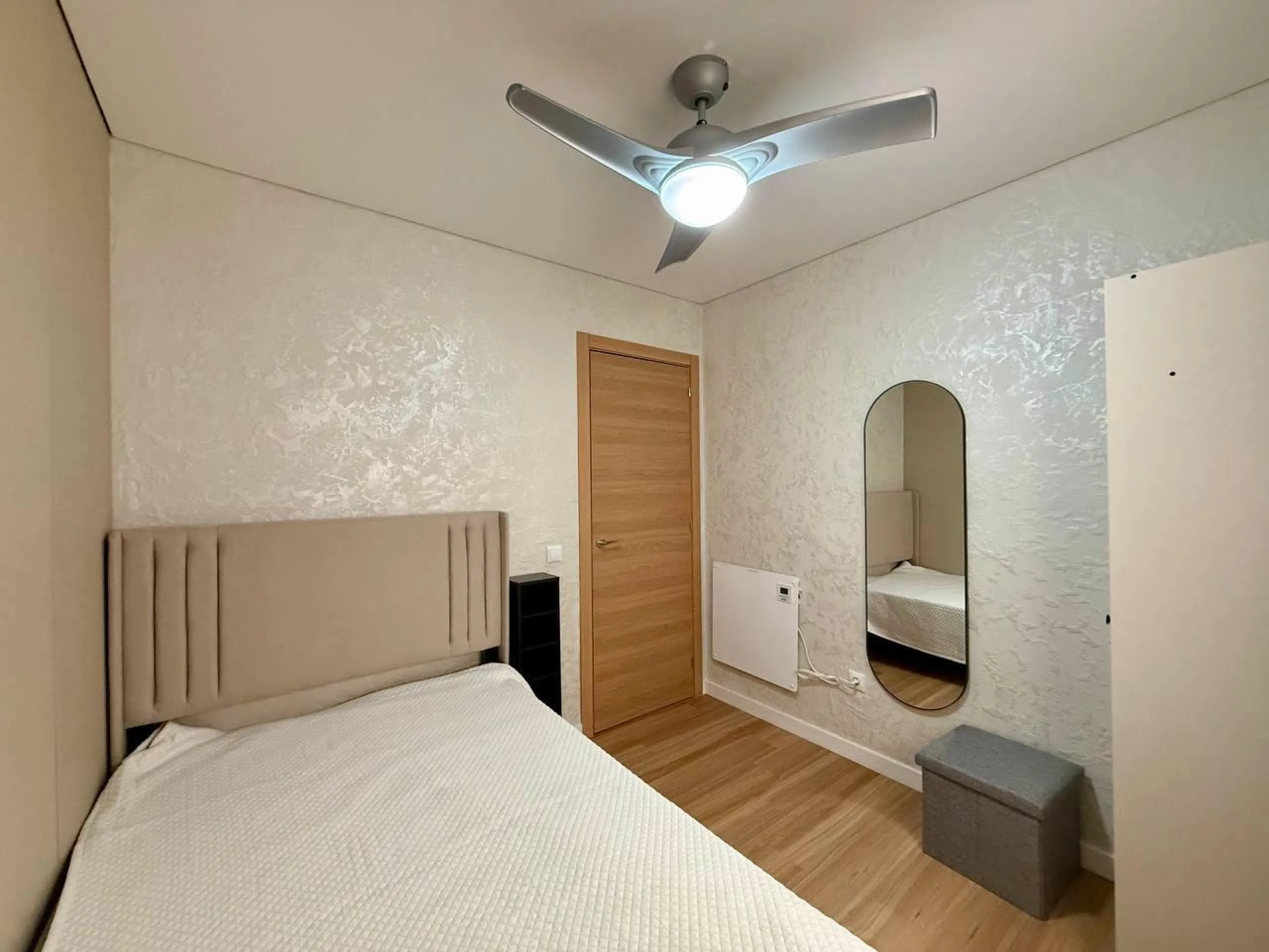 Exclusive Renovated Apartment with 2 Bedrooms, 1 Bathroom, and Pool, 250 m. from the Beach