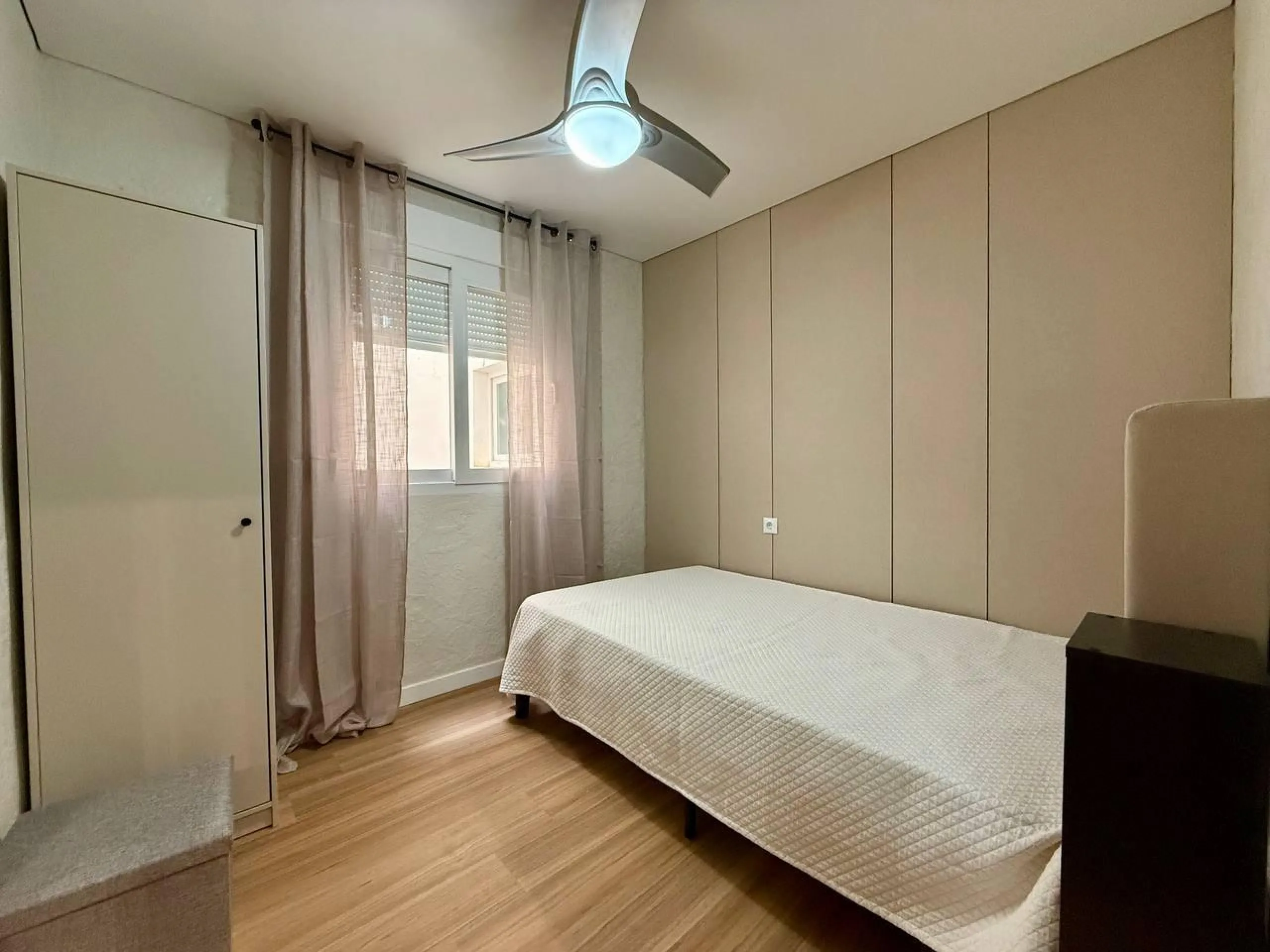 Exclusive Renovated Apartment with 2 Bedrooms, 1 Bathroom, and Pool, 250 m. from the Beach