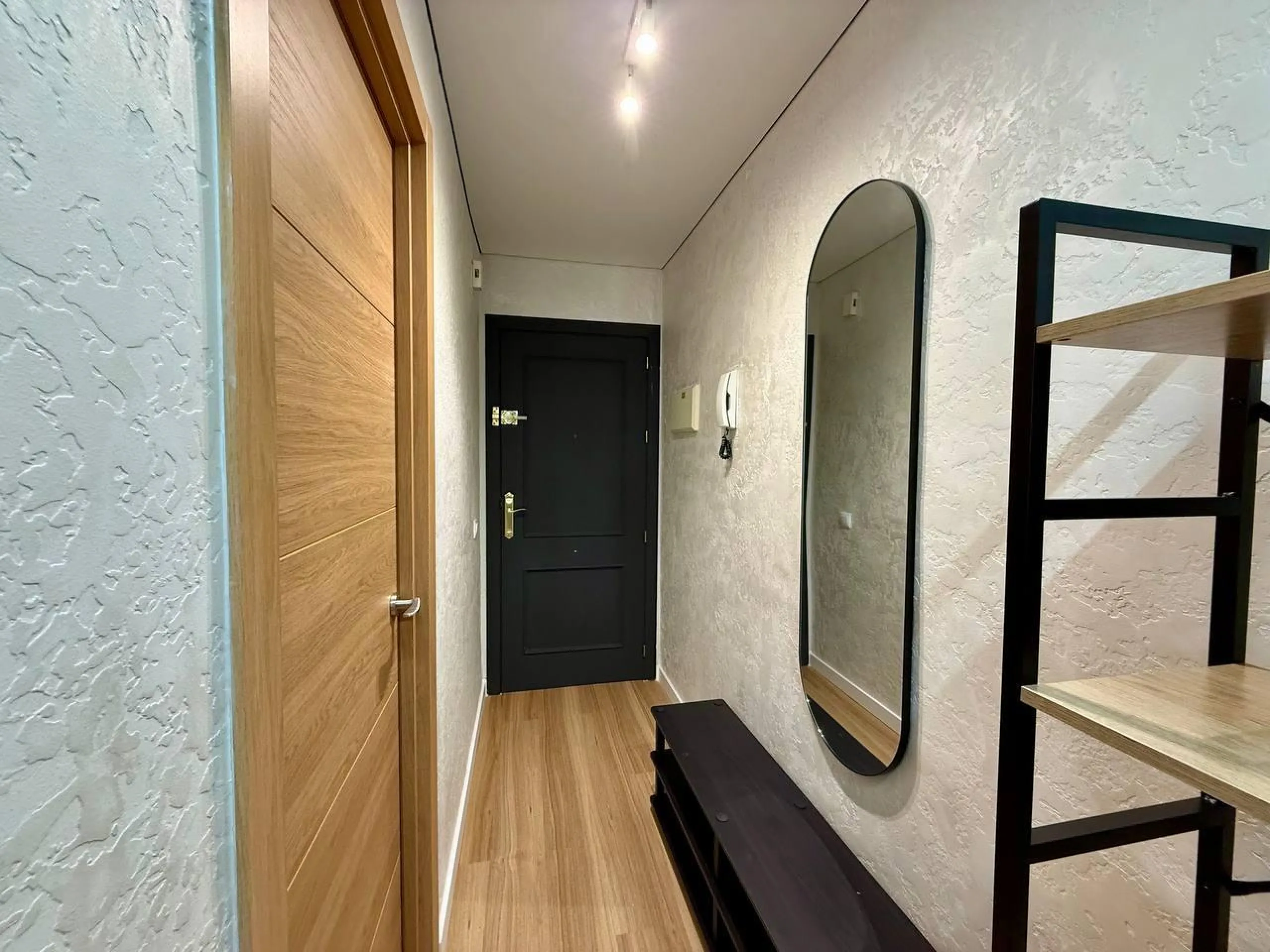 Exclusive Renovated Apartment with 2 Bedrooms, 1 Bathroom, and Pool, 250 m. from the Beach