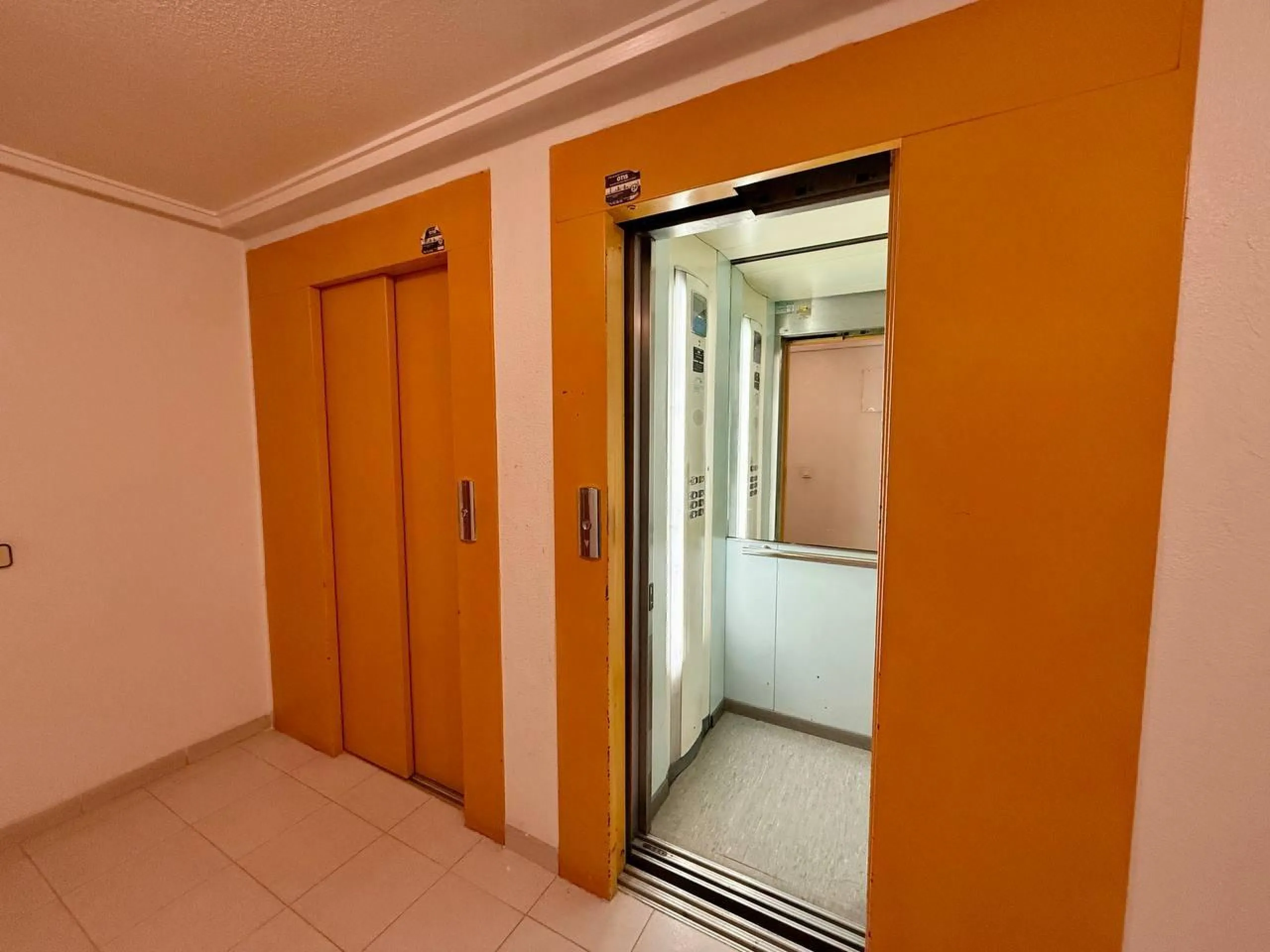 Exclusive Renovated Apartment with 2 Bedrooms, 1 Bathroom, and Pool, 250 m. from the Beach