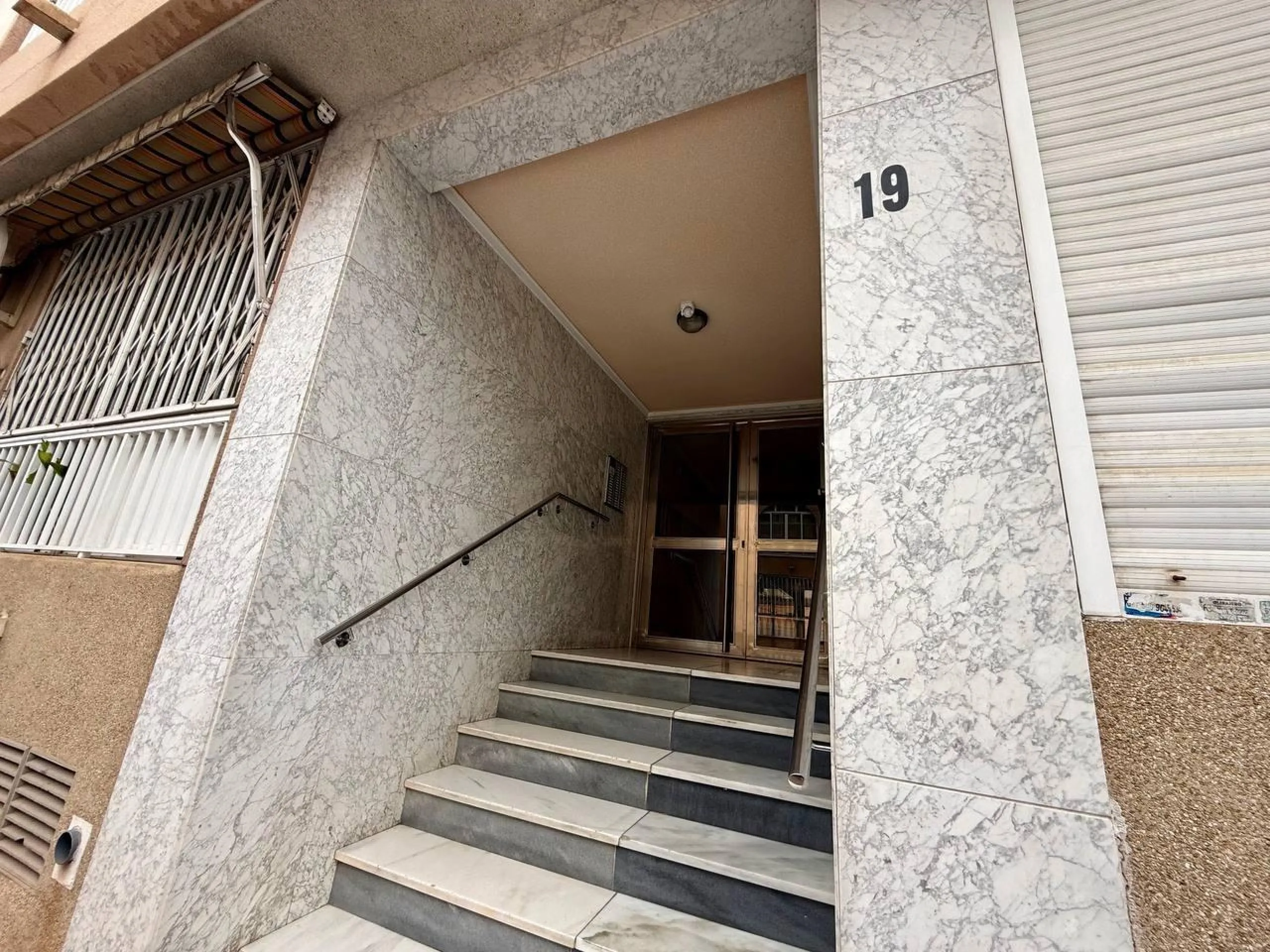 Exclusive Renovated Apartment with 2 Bedrooms, 1 Bathroom, and Pool, 250 m. from the Beach
