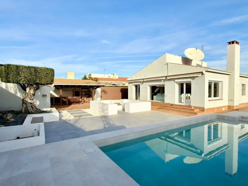 Chalet independiente en El Campello, a pocos minutos del mar 🌊