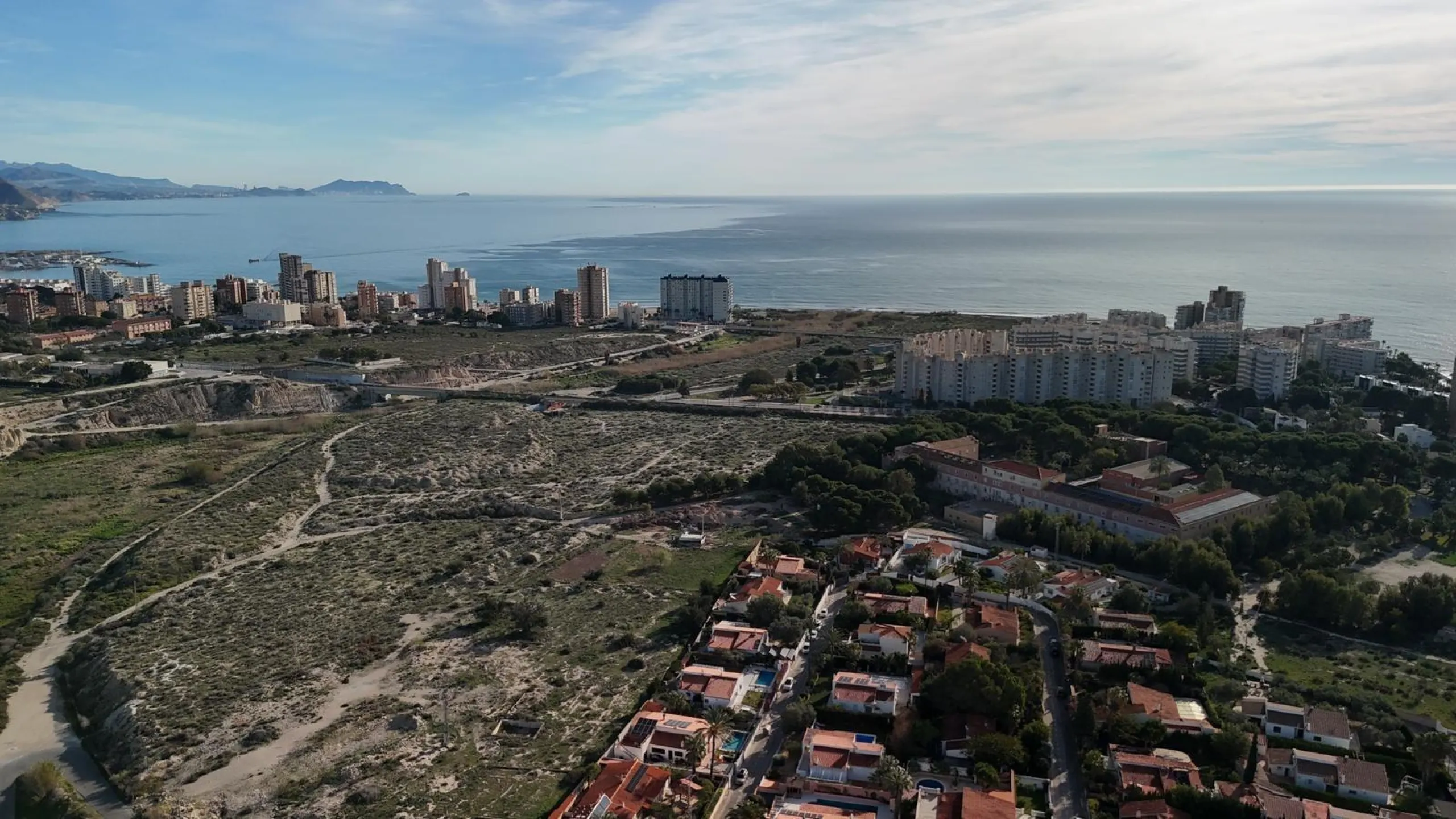 Chalet independiente en El Campello, a pocos minutos del mar 🌊