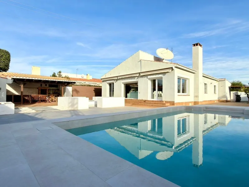 Chalet independiente en El Campello, a pocos minutos del mar 🌊