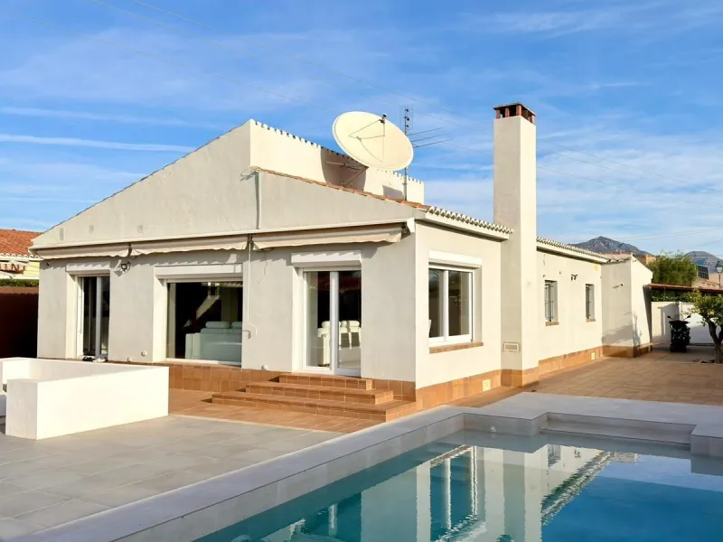 Chalet independiente en El Campello, a pocos minutos del mar 🌊