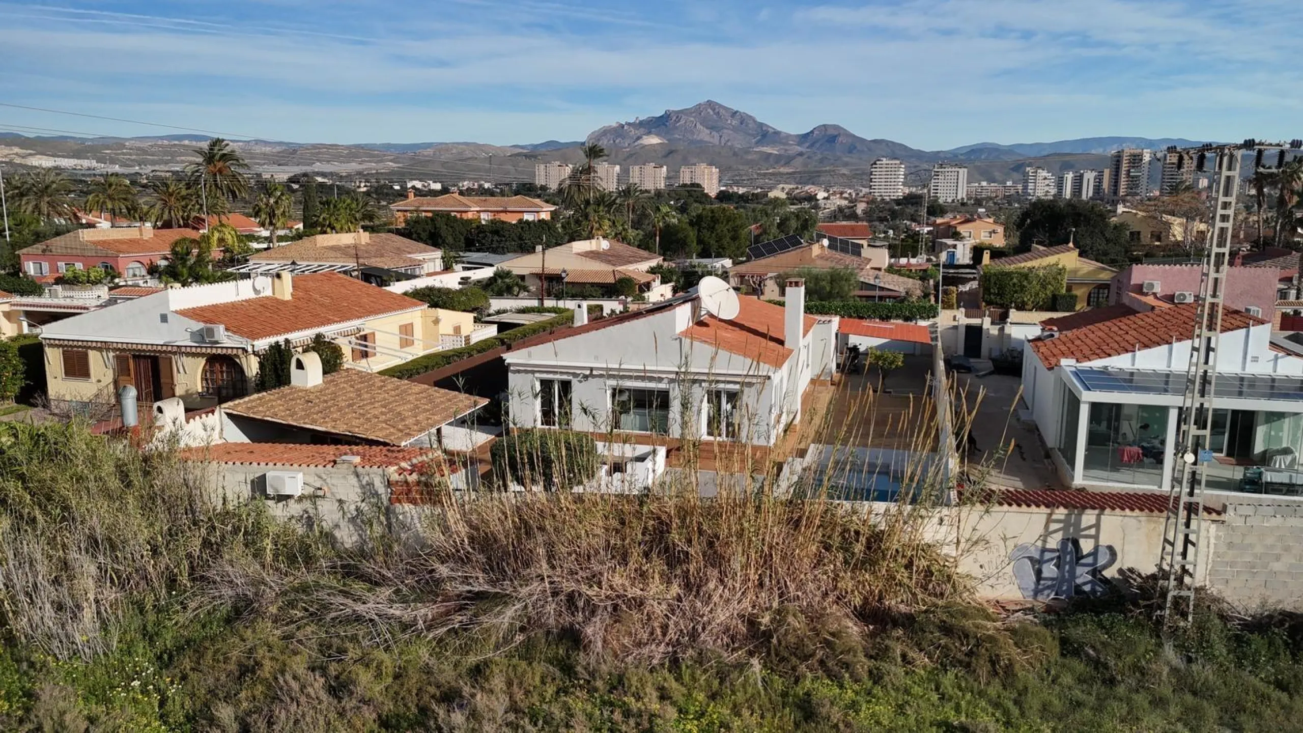 Chalet independiente en El Campello, a pocos minutos del mar 🌊