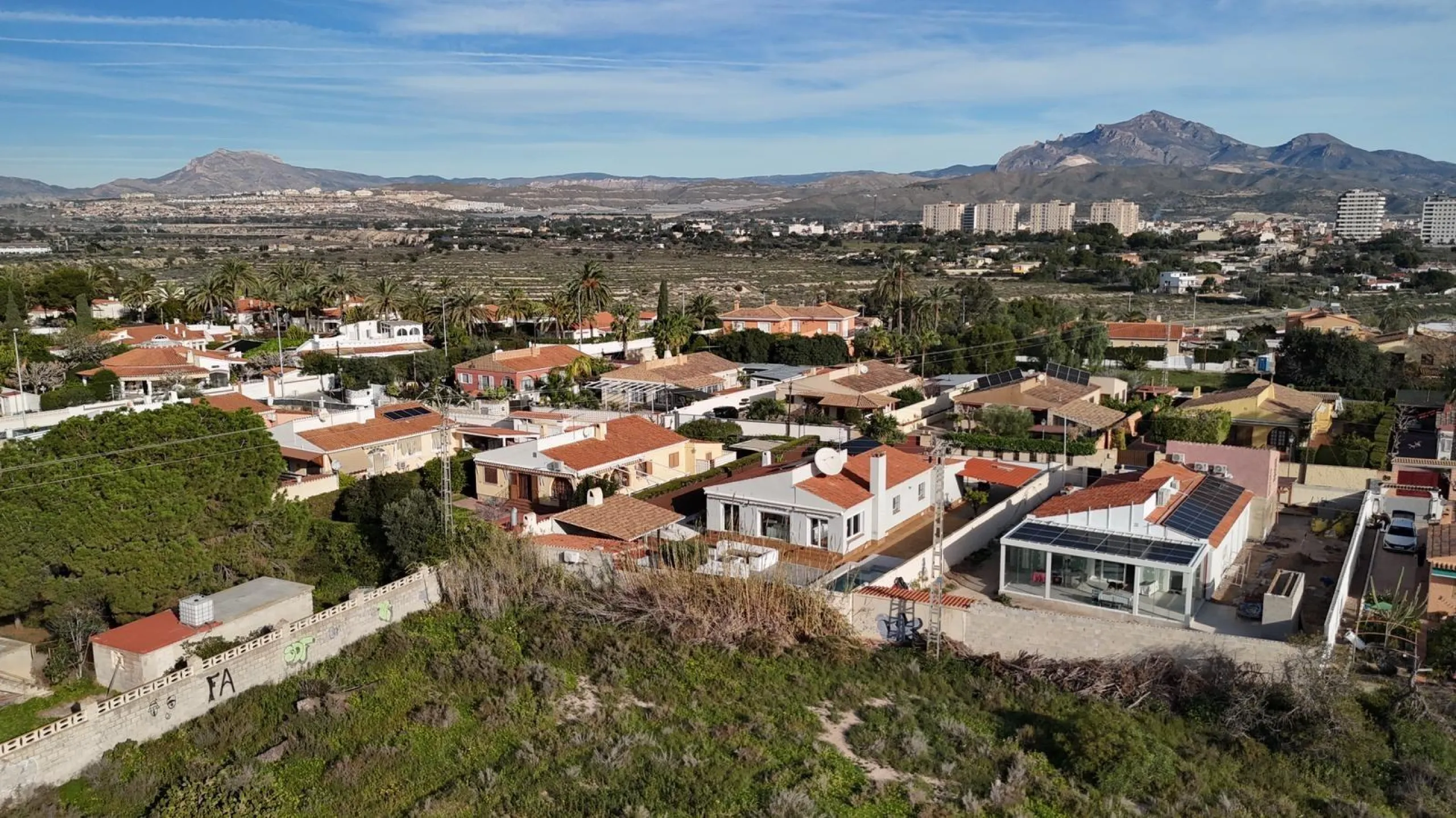 Chalet independiente en El Campello, a pocos minutos del mar 🌊