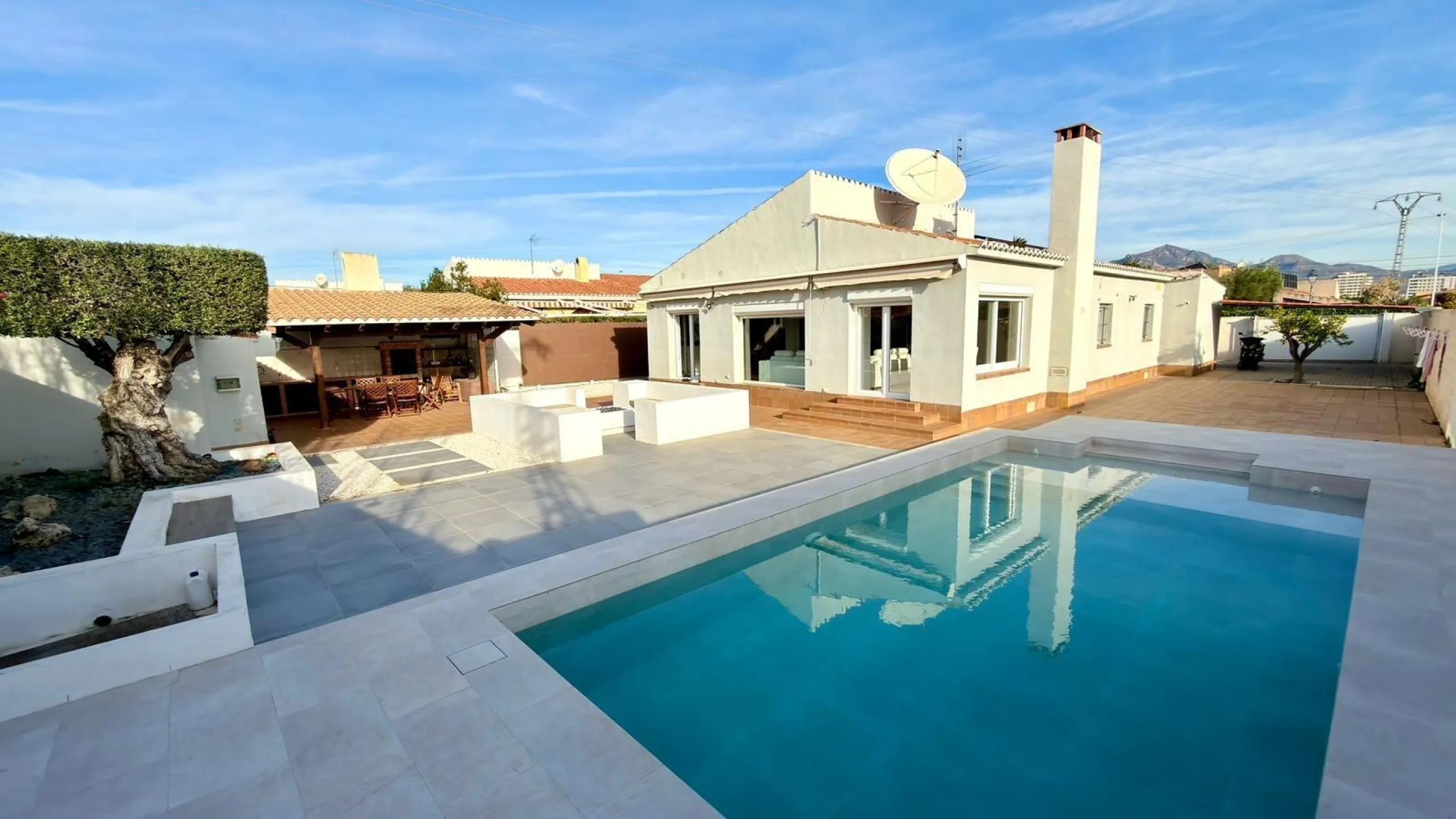 Chalet independiente en El Campello, a pocos minutos del mar 🌊