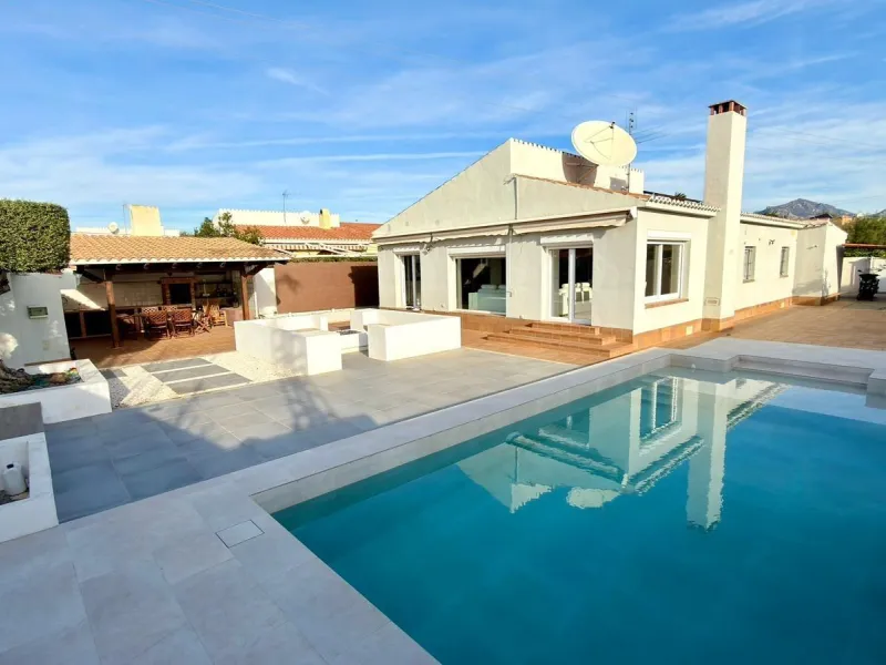 Chalet independiente en El Campello, a pocos minutos del mar 🌊