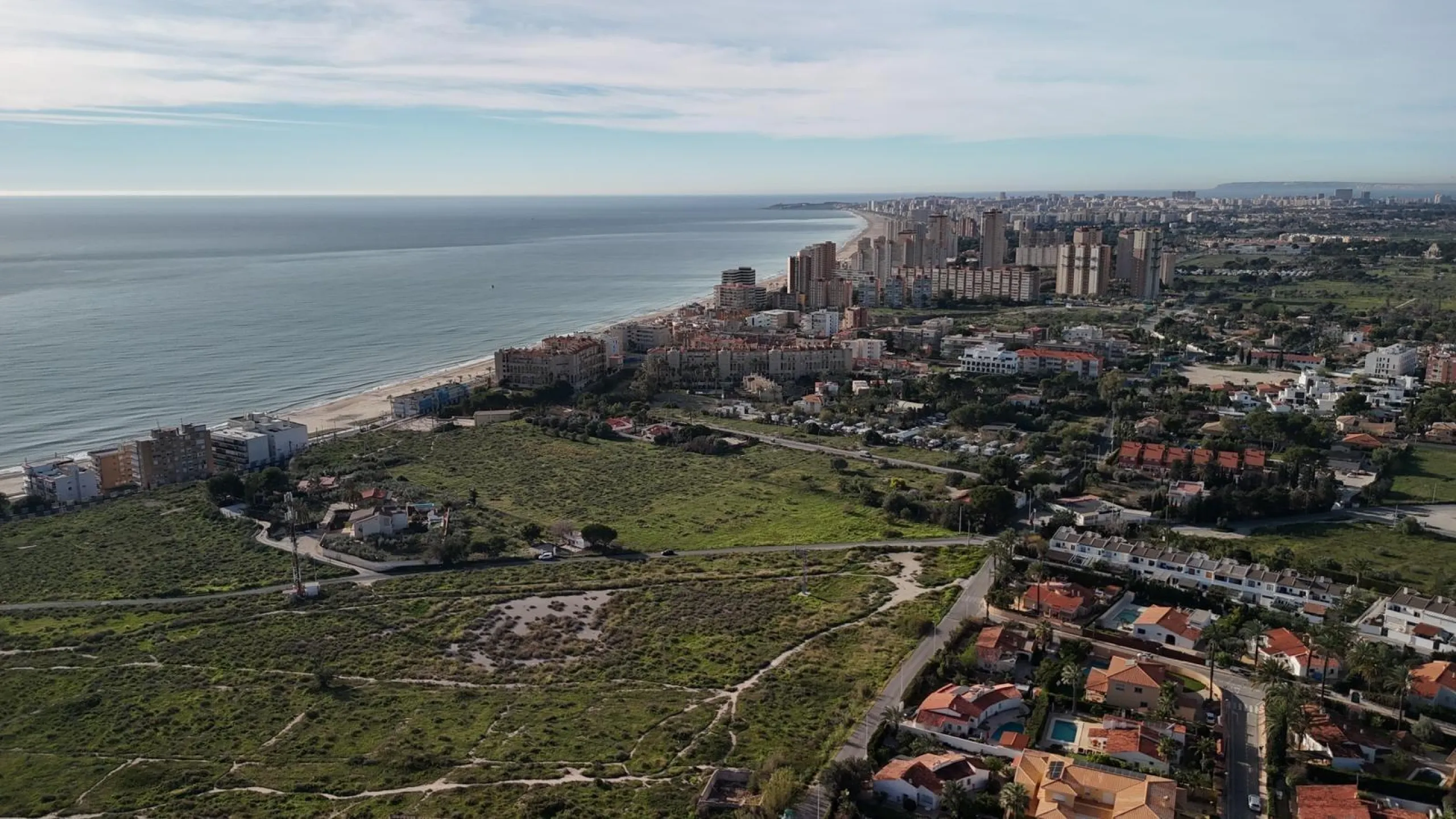 Chalet independiente en El Campello, a pocos minutos del mar 🌊