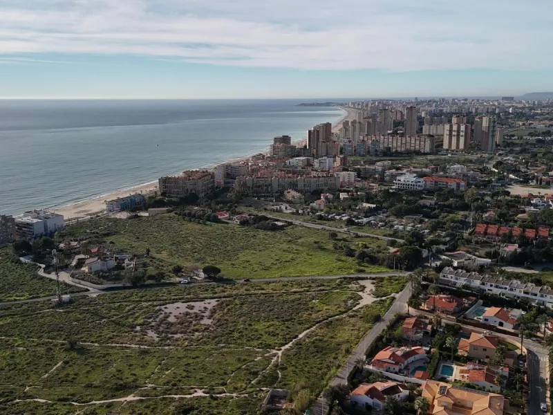 Chalet independiente en El Campello, a pocos minutos del mar 🌊