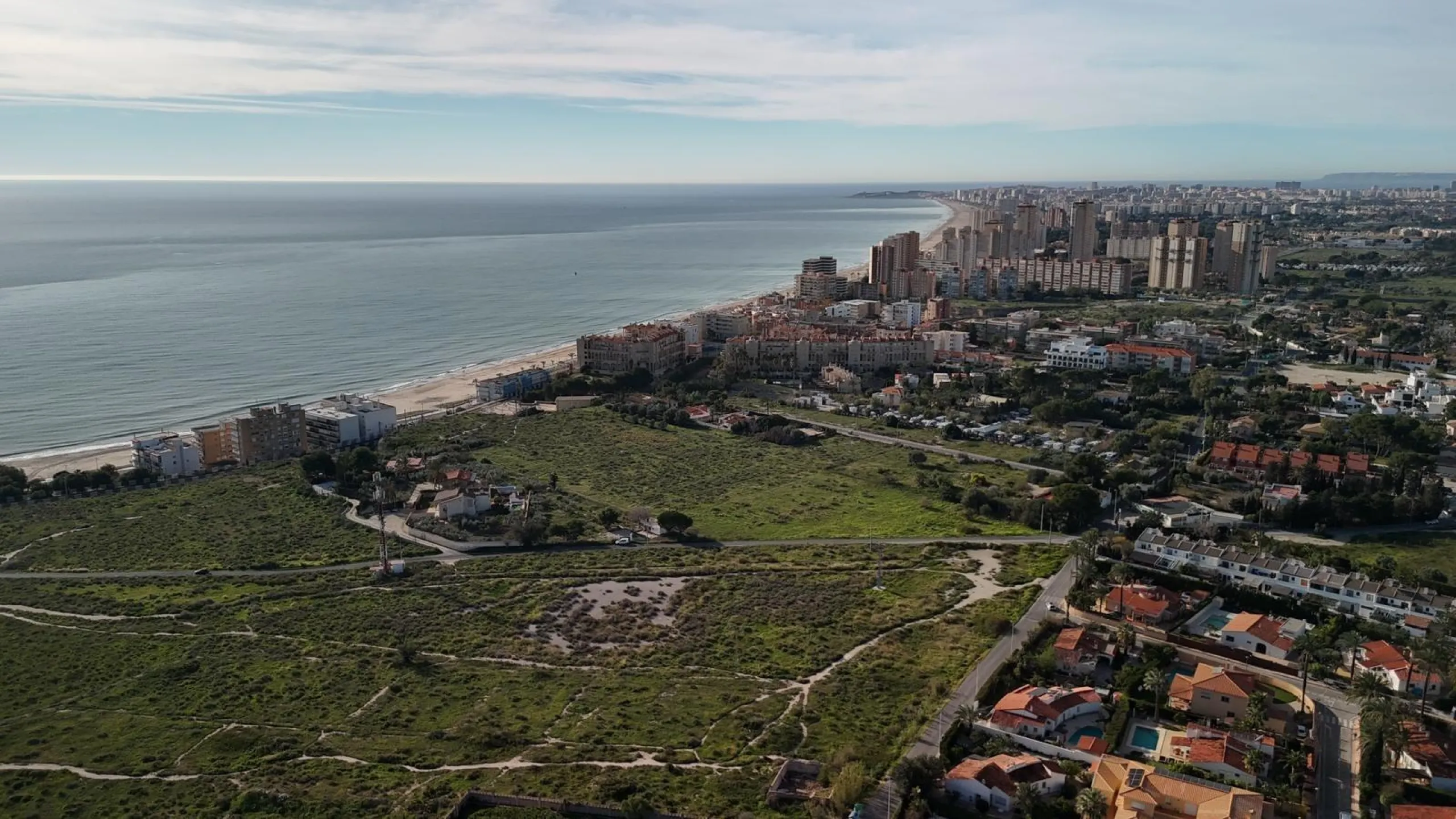 Chalet independiente en El Campello, a pocos minutos del mar 🌊