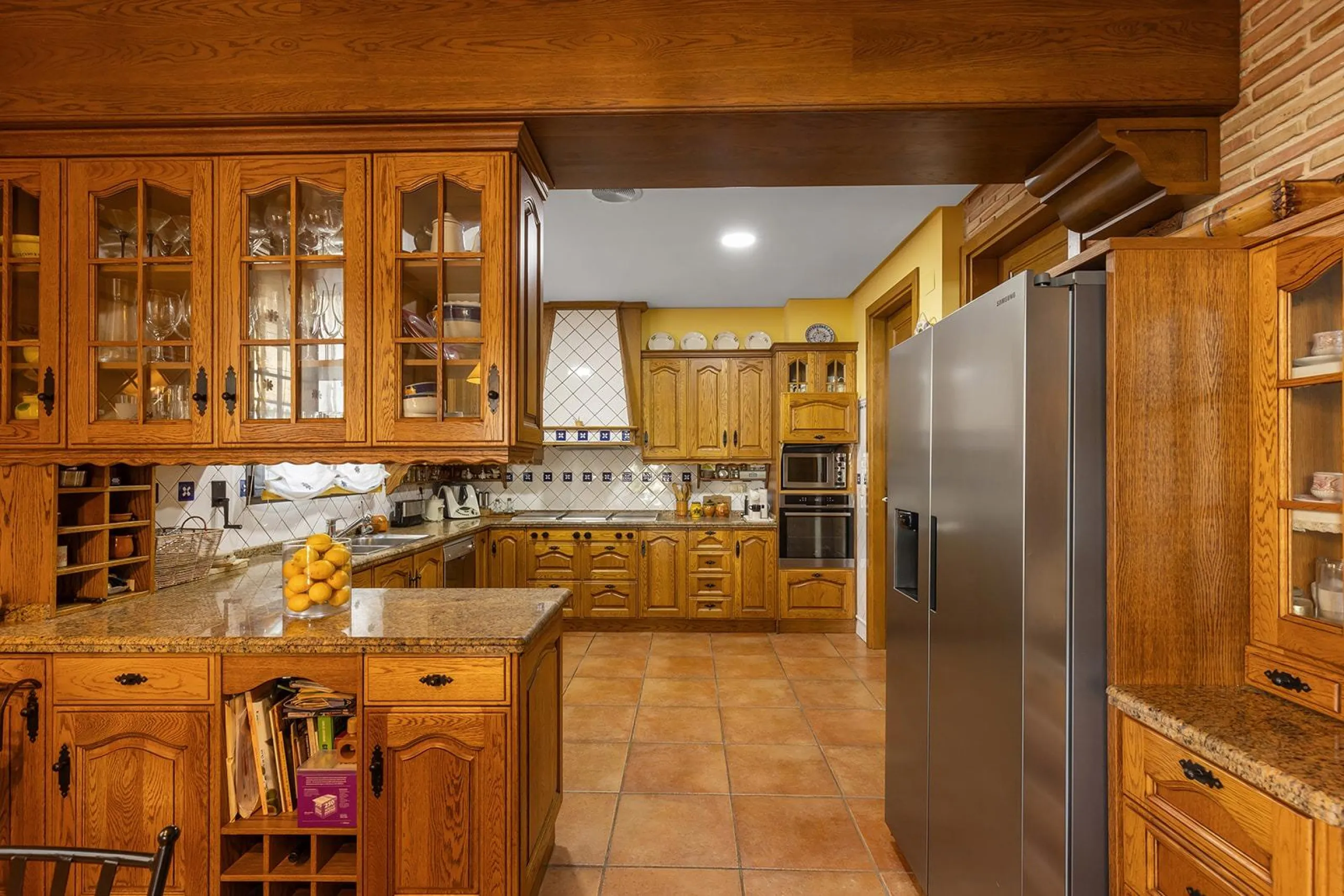 LUXURY VILLA WITH PRIVATE POOL. 6 BEDROOMS. 6 BATHROOMS. LIVING AREA 728 M2. PLOT OF 700 M2.