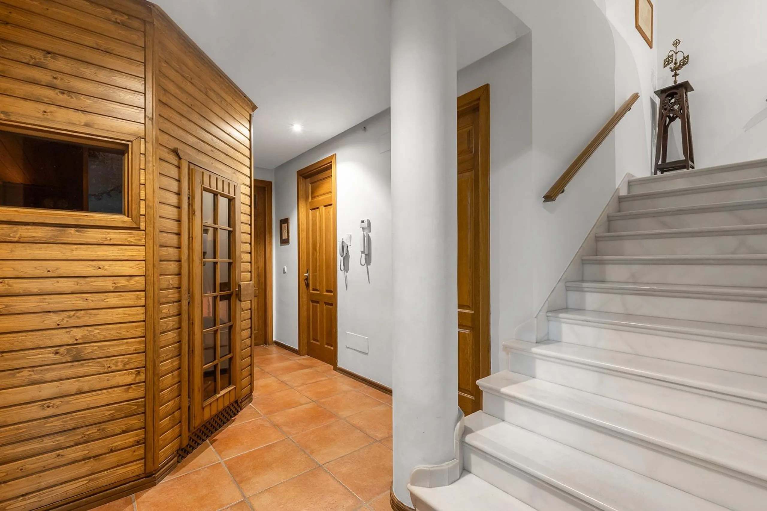 LUXURY VILLA WITH PRIVATE POOL. 6 BEDROOMS. 6 BATHROOMS. LIVING AREA 728 M2. PLOT OF 700 M2.