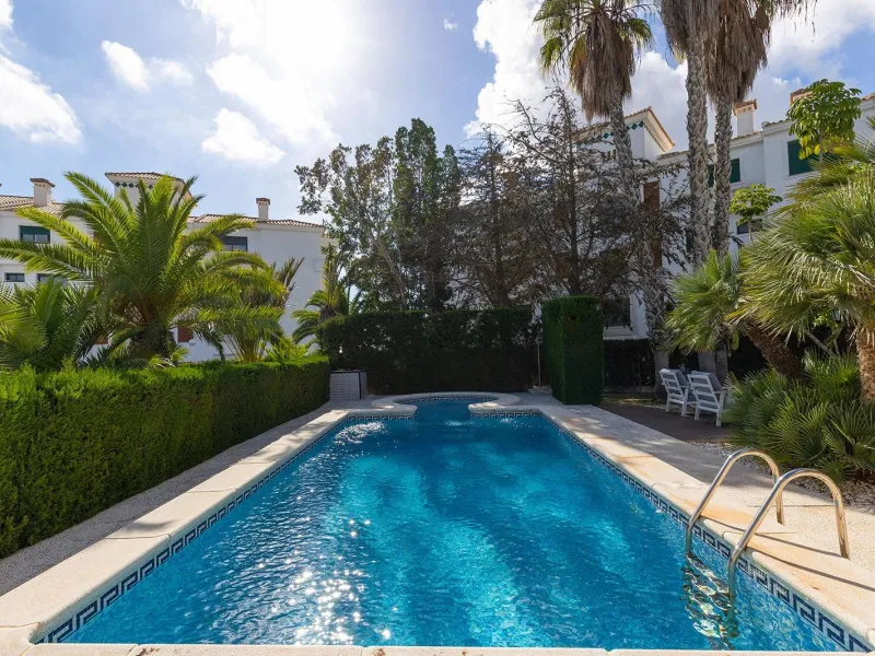 VILLA WITH PRIVATE POOL AND GARDEN IN THE PHILIPPINES WITH A PLOT OF 1510 M2. 5 BEDROOMS. 3 BATHROOMS. SURFACE AREA 366 M2.