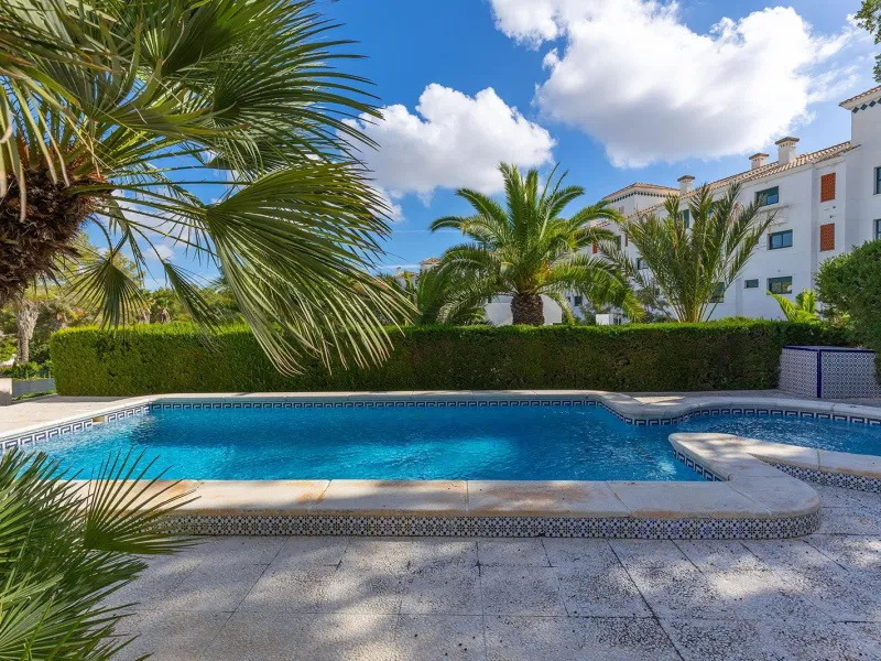 VILLA WITH PRIVATE POOL AND GARDEN IN THE PHILIPPINES WITH A PLOT OF 1510 M2. 5 BEDROOMS. 3 BATHROOMS. SURFACE AREA 366 M2.