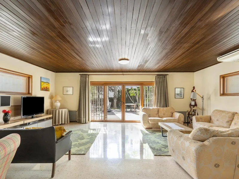 VILLA WITH PRIVATE POOL AND GARDEN IN THE PHILIPPINES WITH A PLOT OF 1510 M2. 5 BEDROOMS. 3 BATHROOMS. SURFACE AREA 366 M2.