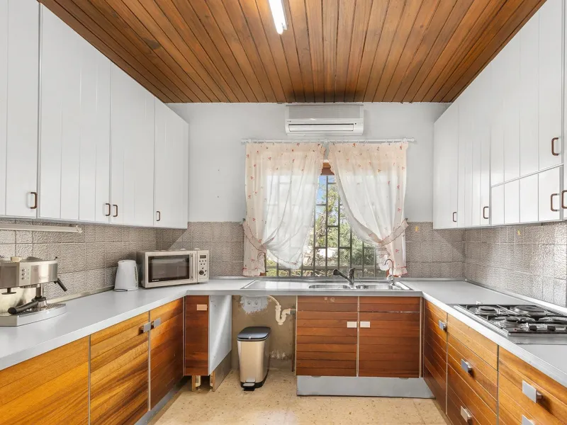 VILLA WITH PRIVATE POOL AND GARDEN IN THE PHILIPPINES WITH A PLOT OF 1510 M2. 5 BEDROOMS. 3 BATHROOMS. SURFACE AREA 366 M2.