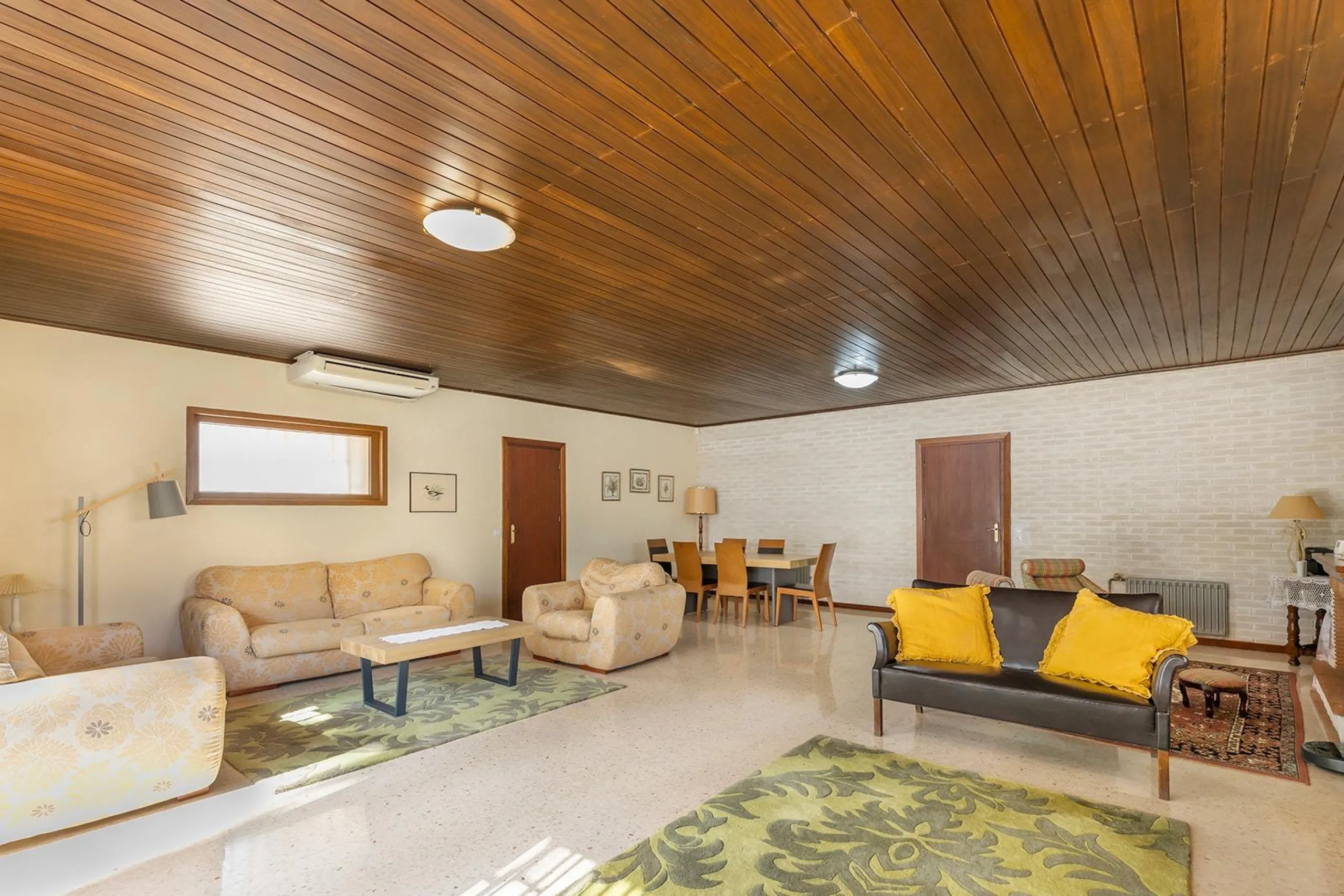 VILLA WITH PRIVATE POOL AND GARDEN IN THE PHILIPPINES WITH A PLOT OF 1510 M2. 5 BEDROOMS. 3 BATHROOMS. SURFACE AREA 366 M2.