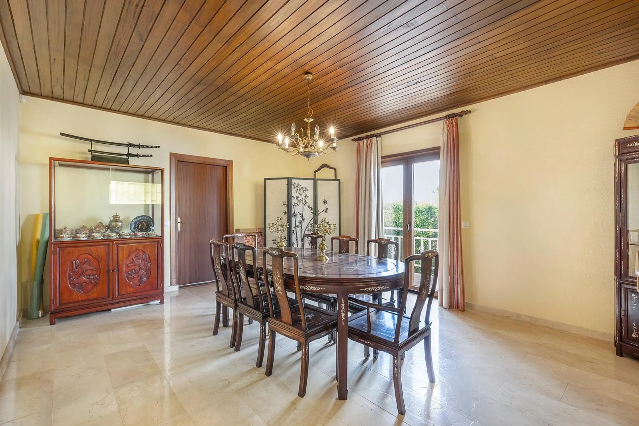 VILLA WITH PRIVATE POOL AND GARDEN IN THE PHILIPPINES WITH A PLOT OF 1510 M2. 5 BEDROOMS. 3 BATHROOMS. SURFACE AREA 366 M2.