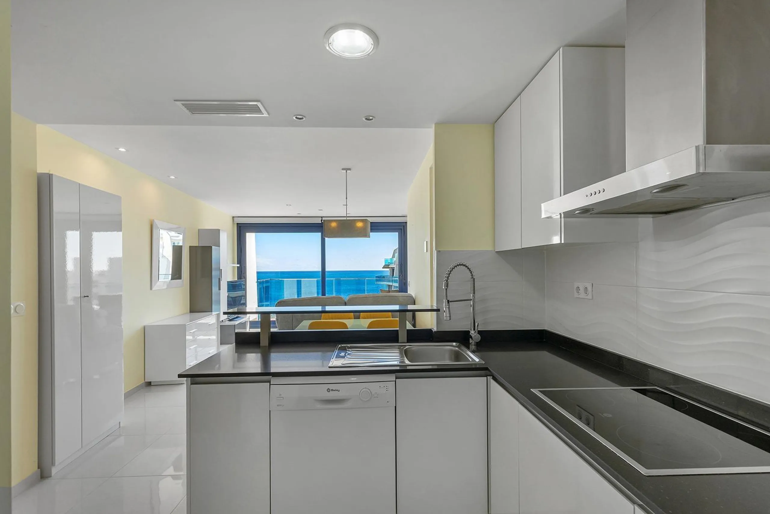 PENTHOUSE WITH SEA VIEWS IN 'SEA SENSE' WITH PRIVATE SOLARIUM. 2 BEDROOMS. 2 BATHROOMS. GARAGE + STORAGE INCLUDED.