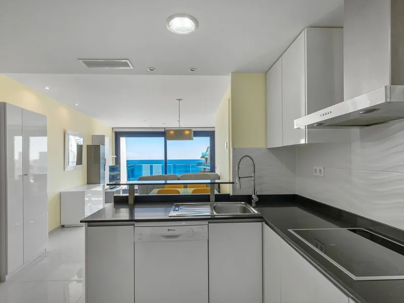 PENTHOUSE WITH SEA VIEWS IN 'SEA SENSE' WITH PRIVATE SOLARIUM. 2 BEDROOMS. 2 BATHROOMS. GARAGE + STORAGE INCLUDED.
