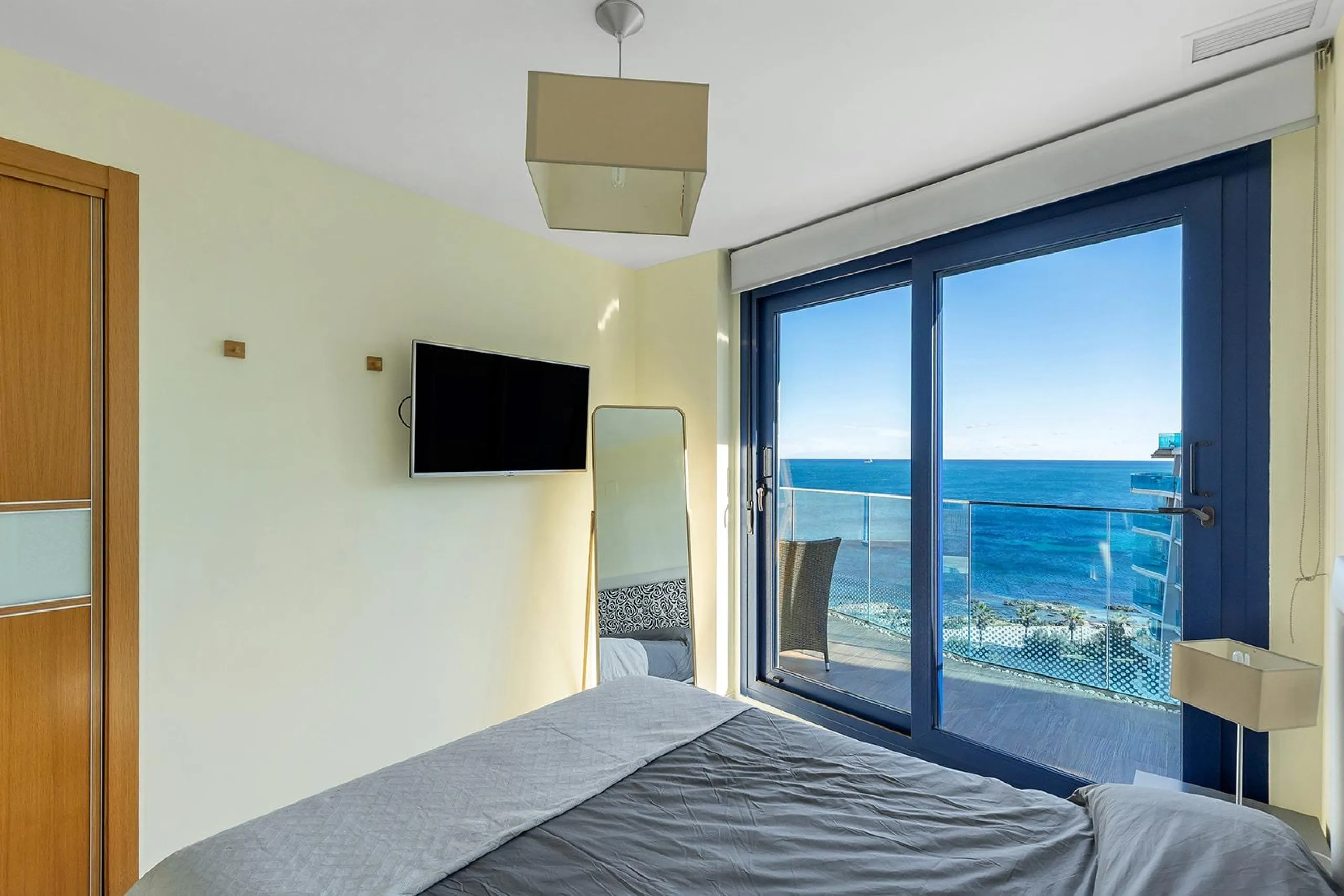 PENTHOUSE WITH SEA VIEWS IN 'SEA SENSE' WITH PRIVATE SOLARIUM. 2 BEDROOMS. 2 BATHROOMS. GARAGE + STORAGE INCLUDED.