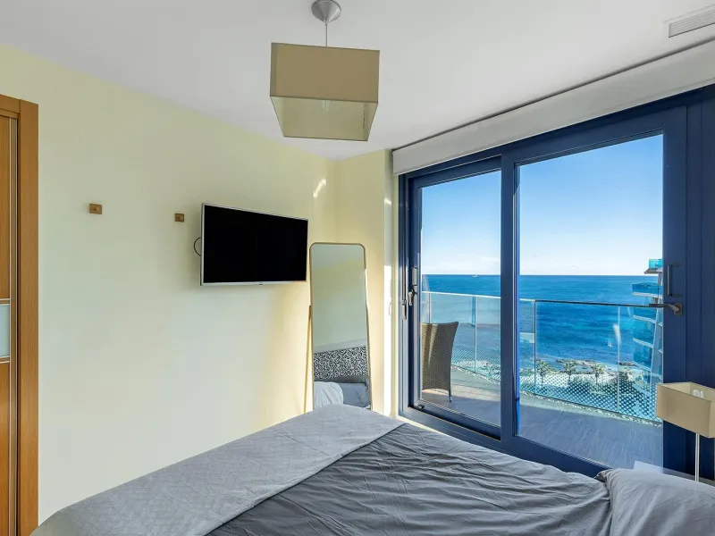 PENTHOUSE WITH SEA VIEWS IN 'SEA SENSE' WITH PRIVATE SOLARIUM. 2 BEDROOMS. 2 BATHROOMS. GARAGE + STORAGE INCLUDED.
