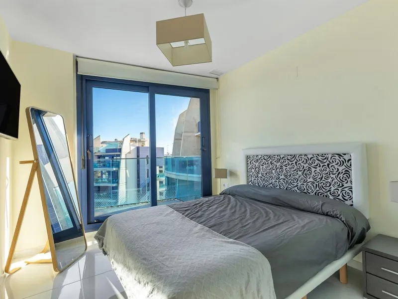 PENTHOUSE WITH SEA VIEWS IN 'SEA SENSE' WITH PRIVATE SOLARIUM. 2 BEDROOMS. 2 BATHROOMS. GARAGE + STORAGE INCLUDED.