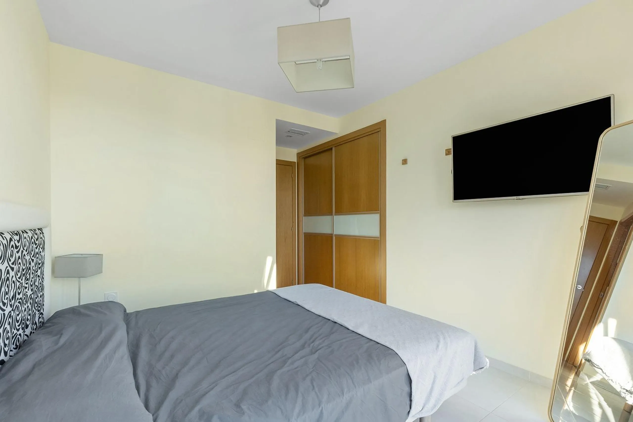 PENTHOUSE WITH SEA VIEWS IN 'SEA SENSE' WITH PRIVATE SOLARIUM. 2 BEDROOMS. 2 BATHROOMS. GARAGE + STORAGE INCLUDED.