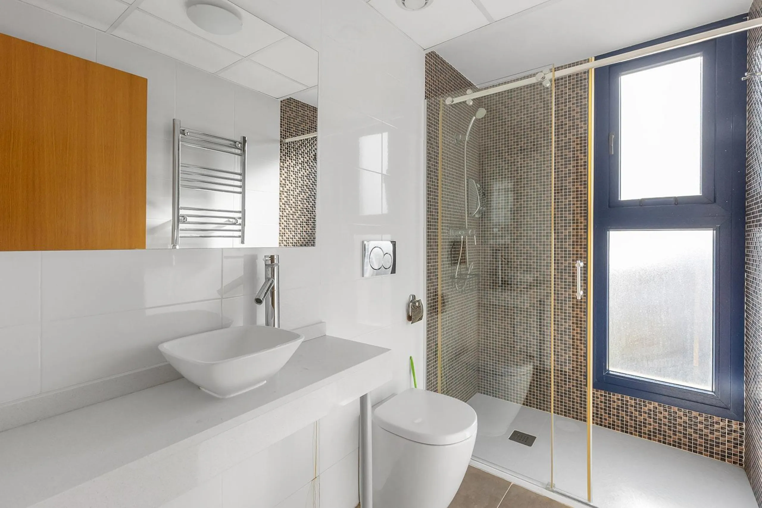 PENTHOUSE WITH SEA VIEWS IN 'SEA SENSE' WITH PRIVATE SOLARIUM. 2 BEDROOMS. 2 BATHROOMS. GARAGE + STORAGE INCLUDED.
