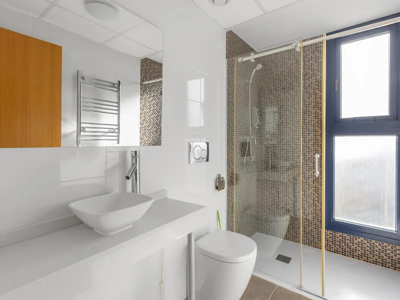 PENTHOUSE WITH SEA VIEWS IN 'SEA SENSE' WITH PRIVATE SOLARIUM. 2 BEDROOMS. 2 BATHROOMS. GARAGE + STORAGE INCLUDED.