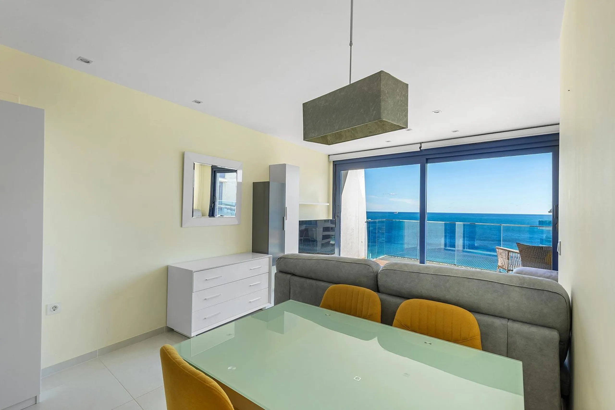 PENTHOUSE WITH SEA VIEWS IN 'SEA SENSE' WITH PRIVATE SOLARIUM. 2 BEDROOMS. 2 BATHROOMS. GARAGE + STORAGE INCLUDED.