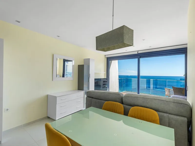 PENTHOUSE WITH SEA VIEWS IN 'SEA SENSE' WITH PRIVATE SOLARIUM. 2 BEDROOMS. 2 BATHROOMS. GARAGE + STORAGE INCLUDED.