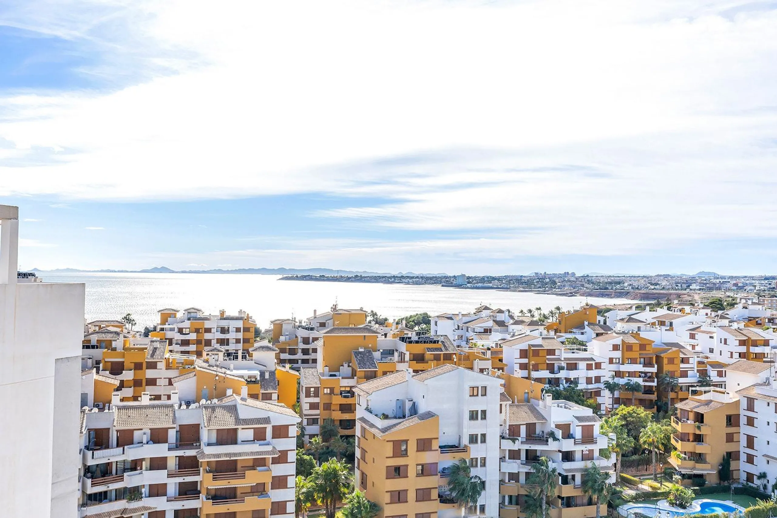 PENTHOUSE WITH SEA VIEWS IN 'SEA SENSE' WITH PRIVATE SOLARIUM. 2 BEDROOMS. 2 BATHROOMS. GARAGE + STORAGE INCLUDED.