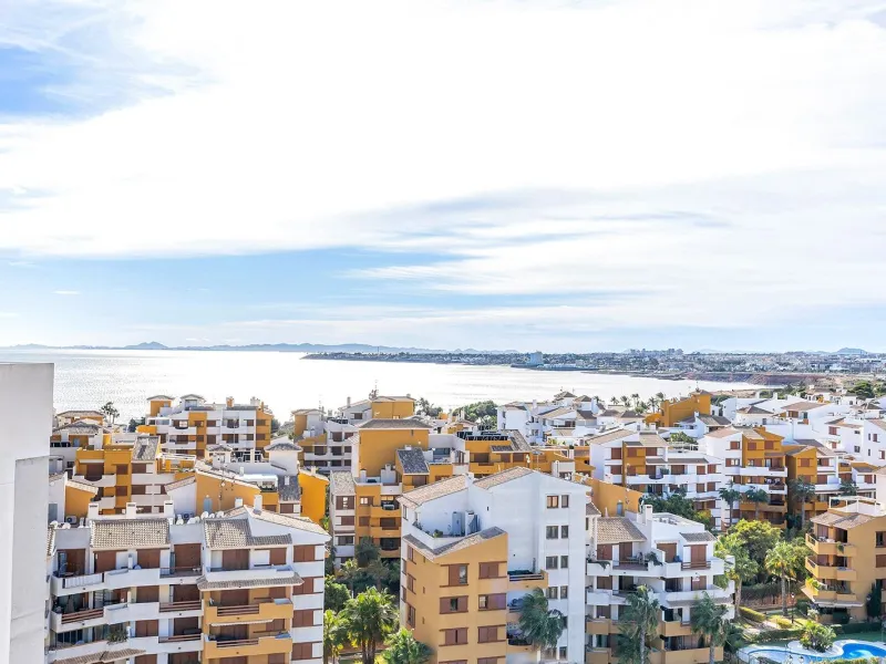 PENTHOUSE WITH SEA VIEWS IN 'SEA SENSE' WITH PRIVATE SOLARIUM. 2 BEDROOMS. 2 BATHROOMS. GARAGE + STORAGE INCLUDED.