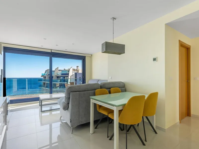 PENTHOUSE WITH SEA VIEWS IN 'SEA SENSE' WITH PRIVATE SOLARIUM. 2 BEDROOMS. 2 BATHROOMS. GARAGE + STORAGE INCLUDED.