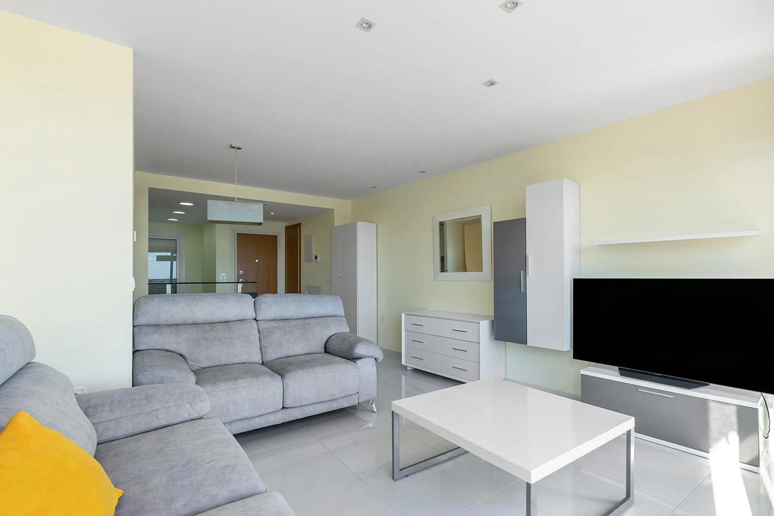 PENTHOUSE WITH SEA VIEWS IN 'SEA SENSE' WITH PRIVATE SOLARIUM. 2 BEDROOMS. 2 BATHROOMS. GARAGE + STORAGE INCLUDED.