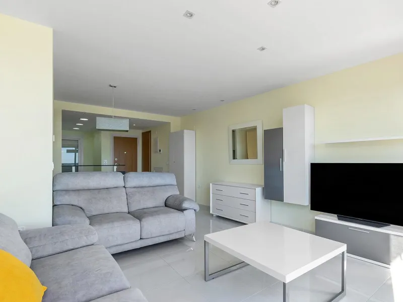 PENTHOUSE WITH SEA VIEWS IN 'SEA SENSE' WITH PRIVATE SOLARIUM. 2 BEDROOMS. 2 BATHROOMS. GARAGE + STORAGE INCLUDED.
