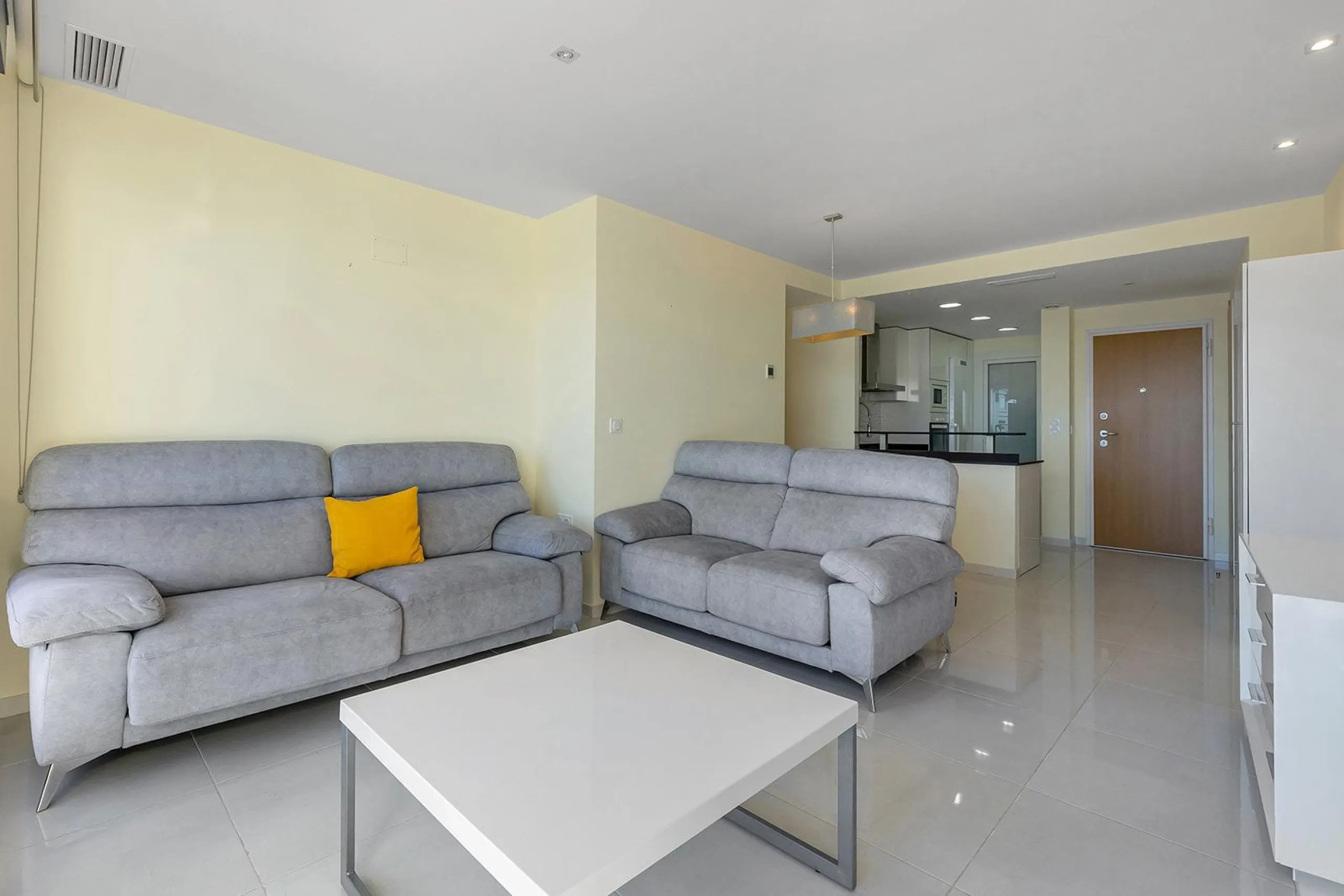 PENTHOUSE WITH SEA VIEWS IN 'SEA SENSE' WITH PRIVATE SOLARIUM. 2 BEDROOMS. 2 BATHROOMS. GARAGE + STORAGE INCLUDED.