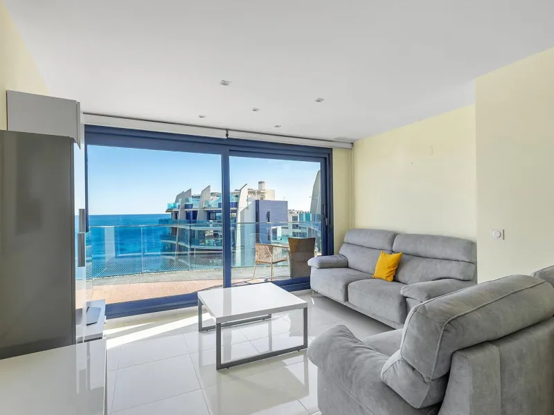 PENTHOUSE WITH SEA VIEWS IN 'SEA SENSE' WITH PRIVATE SOLARIUM. 2 BEDROOMS. 2 BATHROOMS. GARAGE + STORAGE INCLUDED.