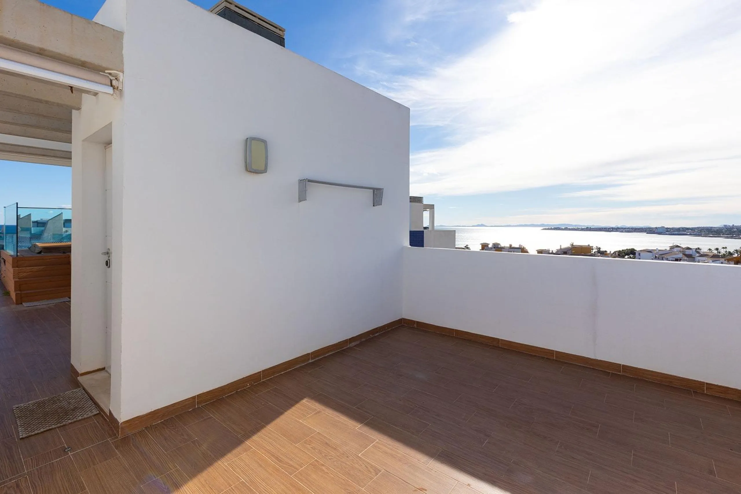 PENTHOUSE WITH SEA VIEWS IN 'SEA SENSE' WITH PRIVATE SOLARIUM. 2 BEDROOMS. 2 BATHROOMS. GARAGE + STORAGE INCLUDED.