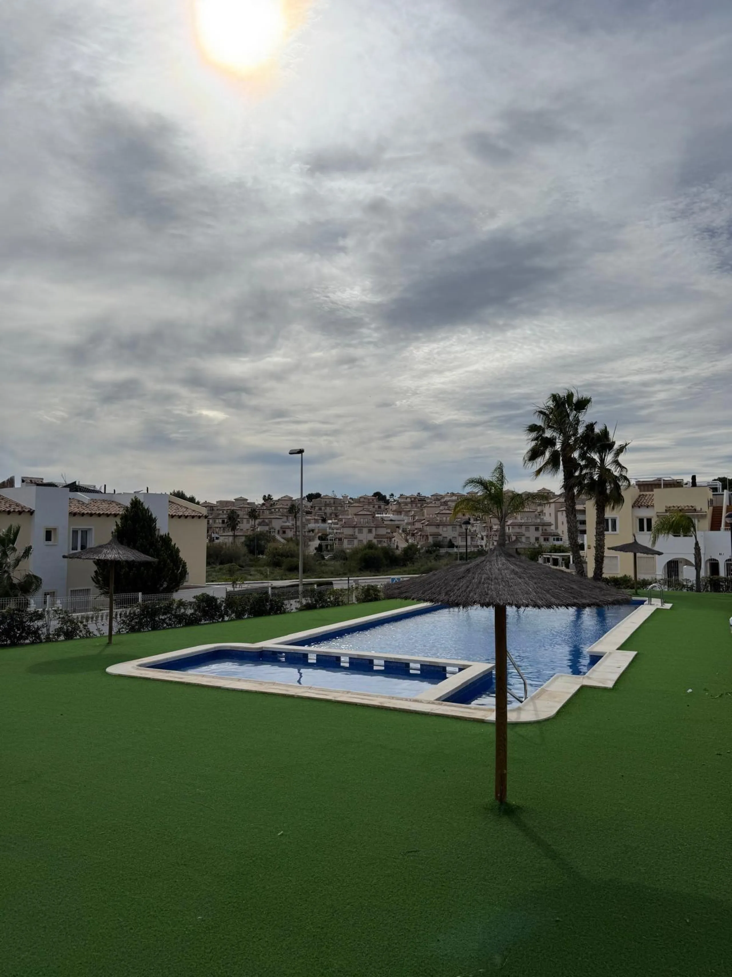 Apartamento Moderno en Orihuela Costa - Las Filipinas con solarium privado.