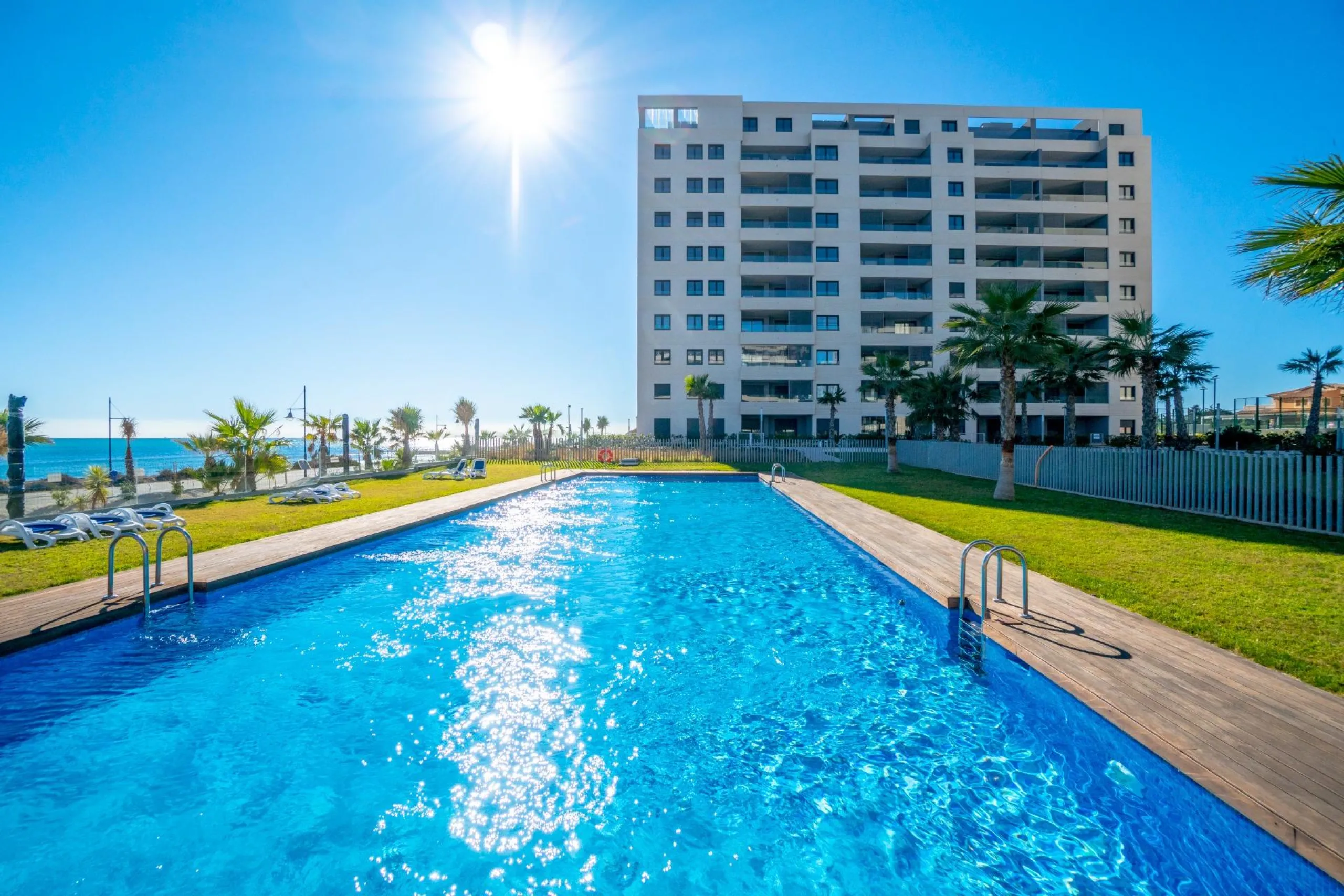 PENTHOUSE WITH SEA VIEWS IN PANORAMA MAR 3 BED. 2 BATHS. GARAGE + STORAGE INCLUDED. AREA OF 139 M2.