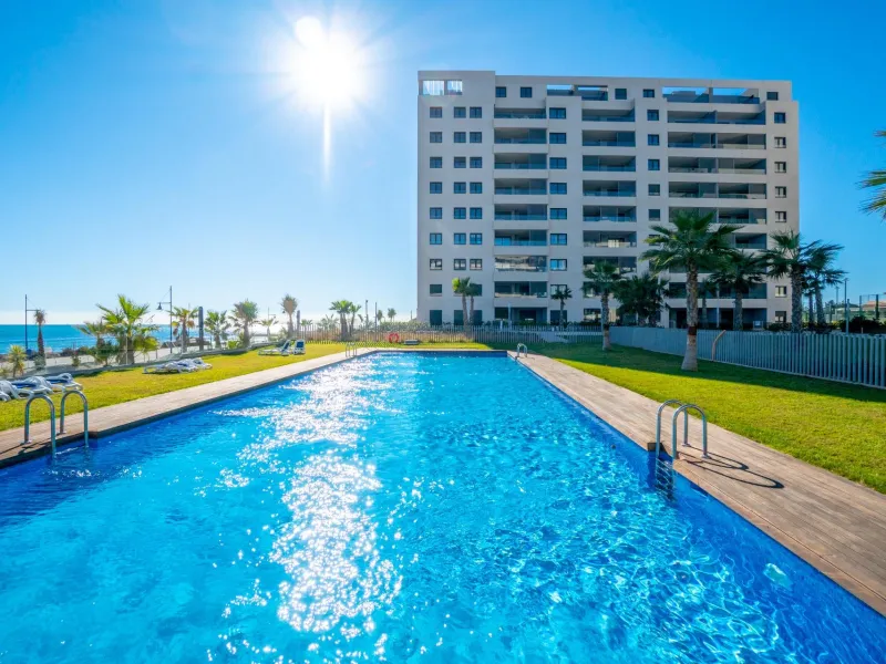 PENTHOUSE WITH SEA VIEWS IN PANORAMA MAR 3 BED. 2 BATHS. GARAGE + STORAGE INCLUDED. AREA OF 139 M2.