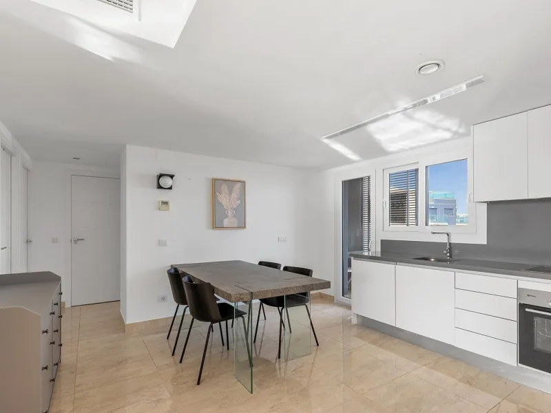 PENTHOUSE WITH SEA VIEWS IN PANORAMA MAR 3 BED. 2 BATHS. GARAGE + STORAGE INCLUDED. AREA OF 139 M2.
