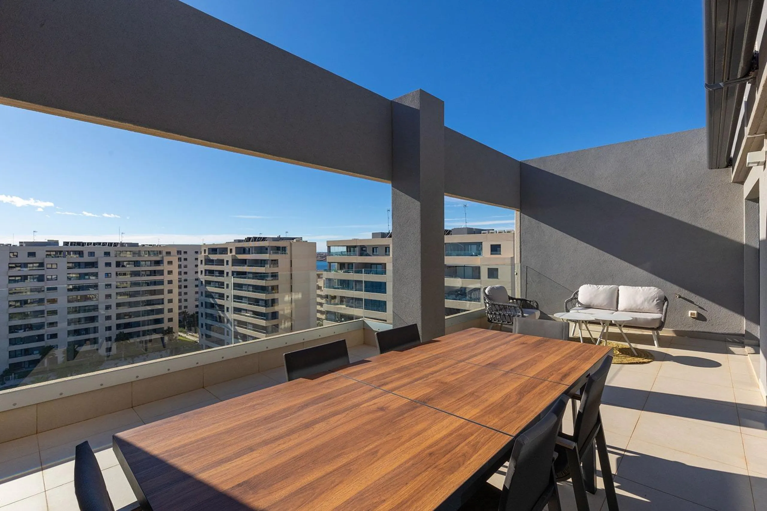 PENTHOUSE WITH SEA VIEWS IN PANORAMA MAR 3 BED. 2 BATHS. GARAGE + STORAGE INCLUDED. AREA OF 139 M2.