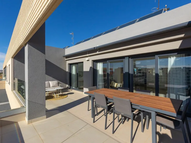 PENTHOUSE WITH SEA VIEWS IN PANORAMA MAR 3 BED. 2 BATHS. GARAGE + STORAGE INCLUDED. AREA OF 139 M2.