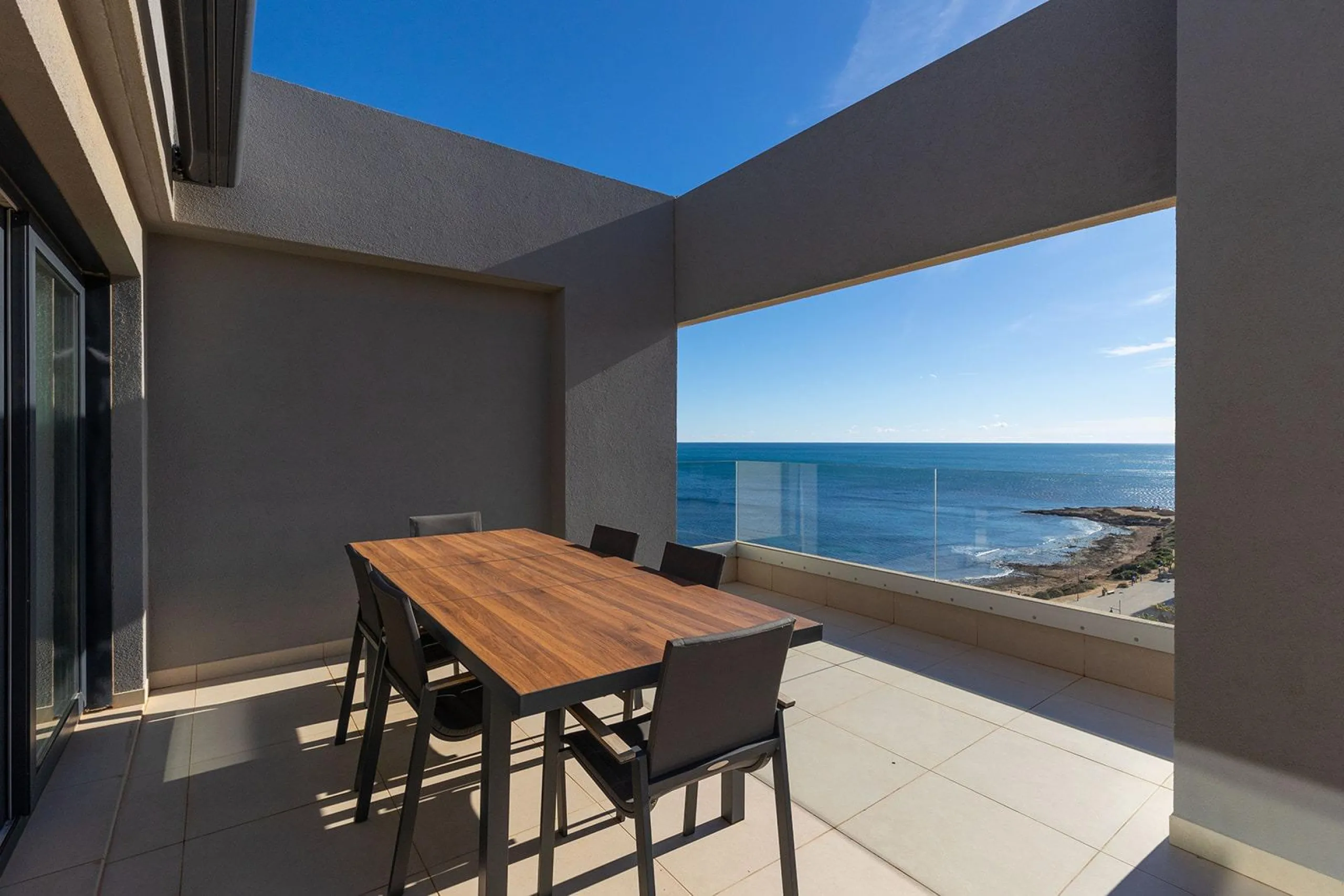 PENTHOUSE WITH SEA VIEWS IN PANORAMA MAR 3 BED. 2 BATHS. GARAGE + STORAGE INCLUDED. AREA OF 139 M2.